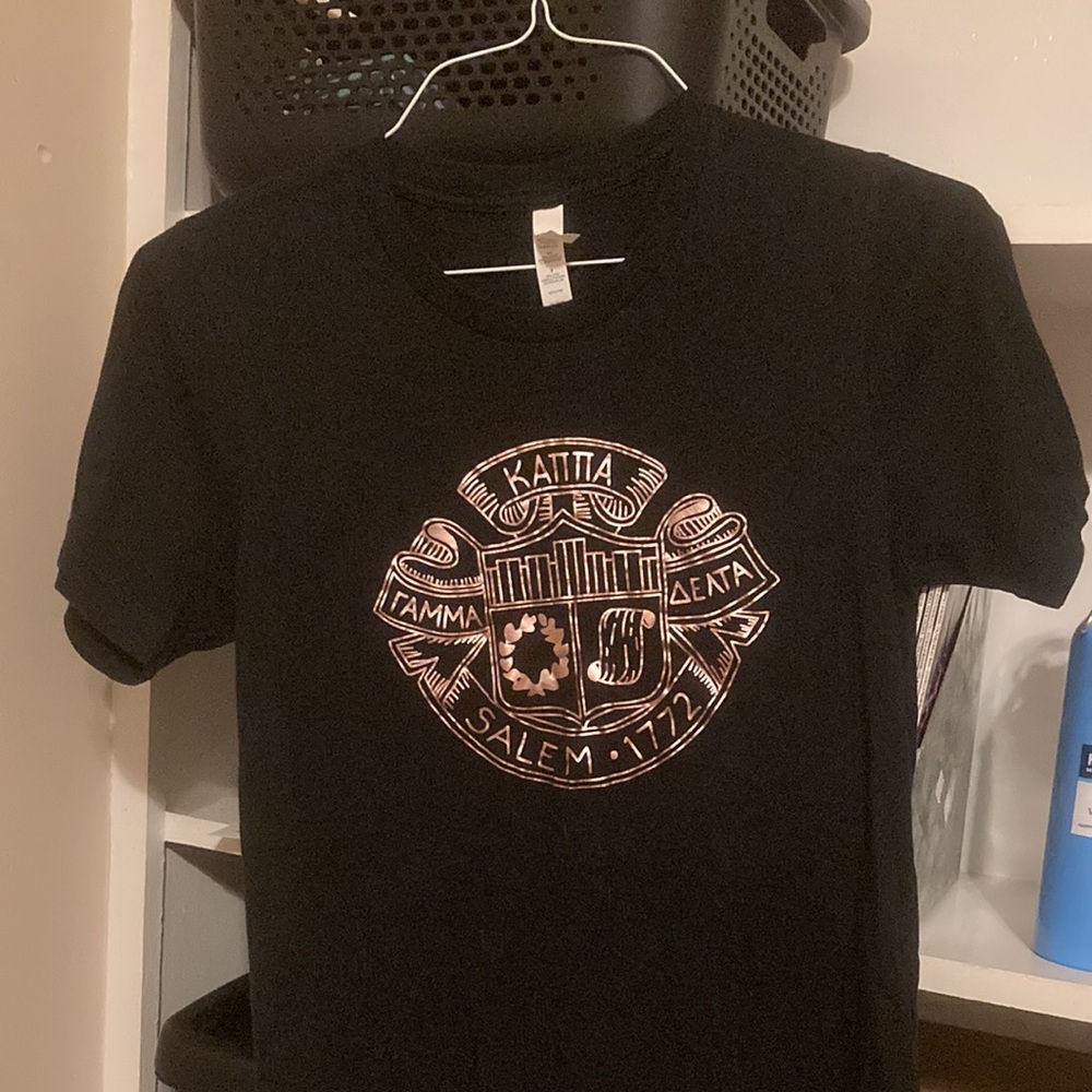 Salem College NC shirt (small)